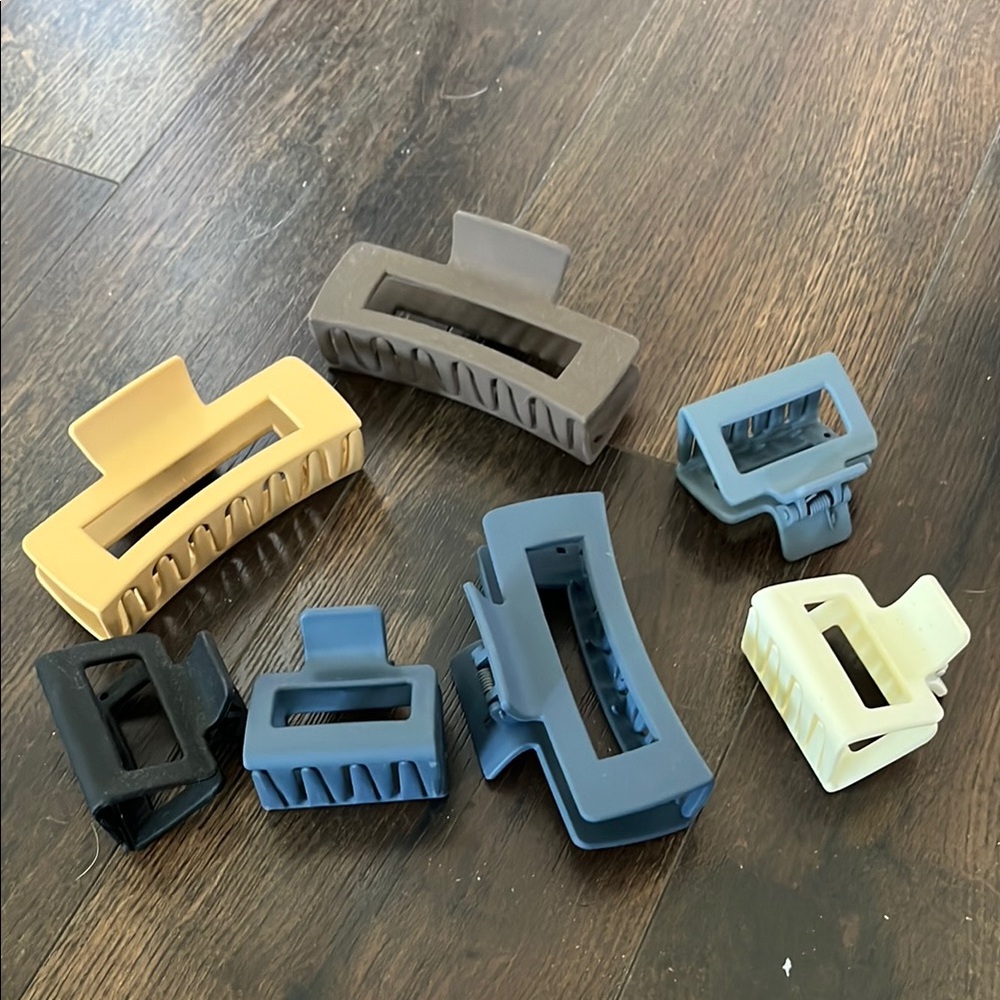 Set of 7 Hair Claw Clips in Assorted Colors and Sizes